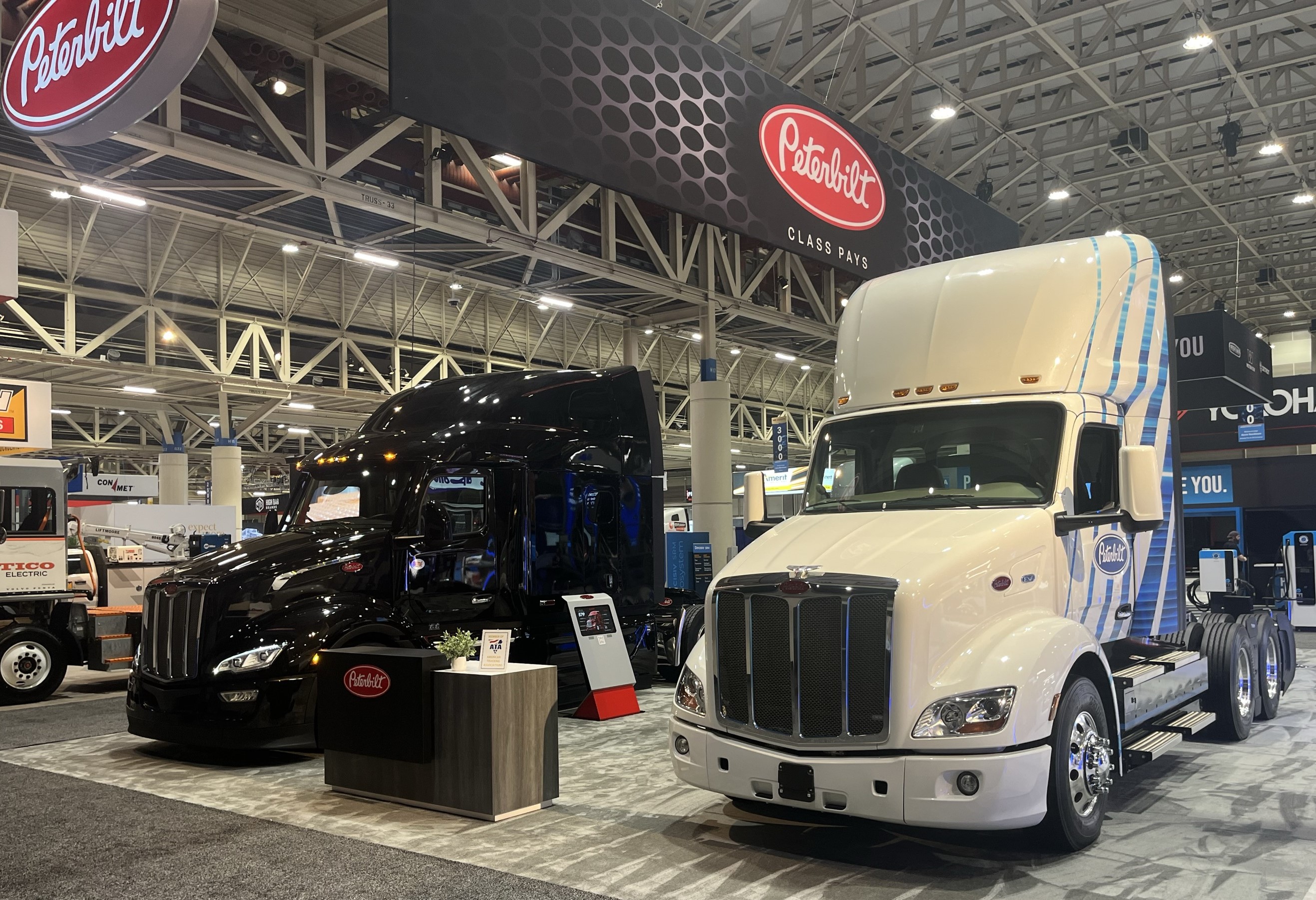 Peterbilt Displays Technologically Advanced Model 579 & Model 579EV at TMC